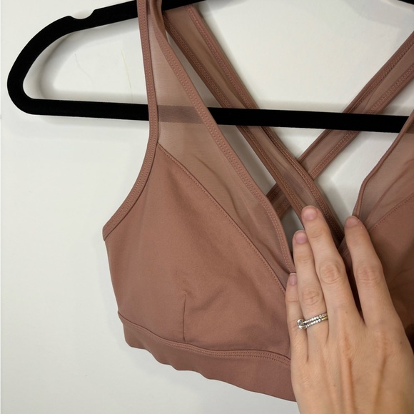 Alo Yoga Entice Mesh Cross-Back Sports Bra in Rosewater Size Small - Picture 2 of 5